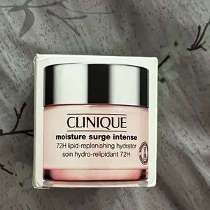 CLINIQUE moisture surge intense
